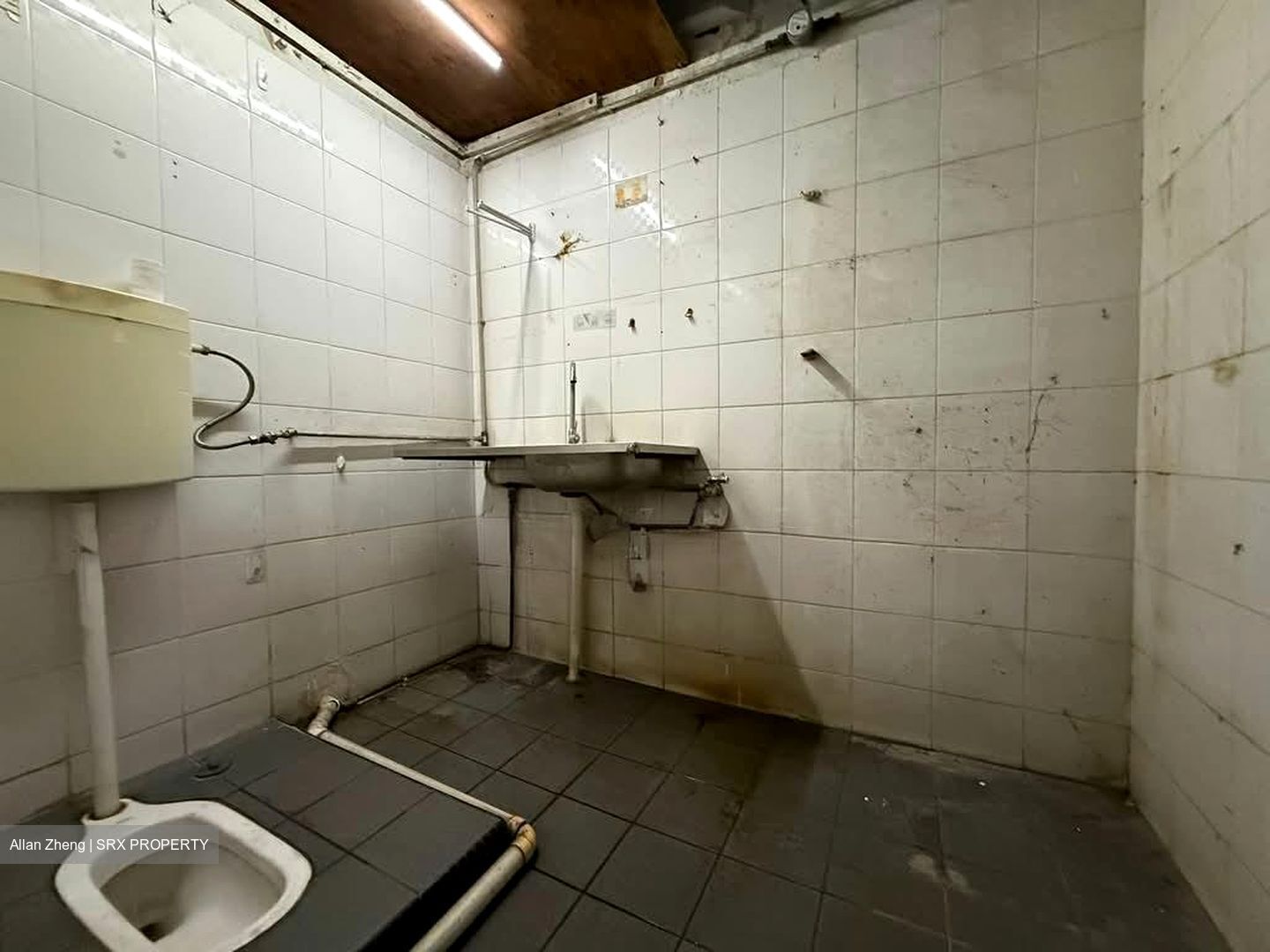 Bukit Batok West Avenue 8 (D23), Shop House #581716331